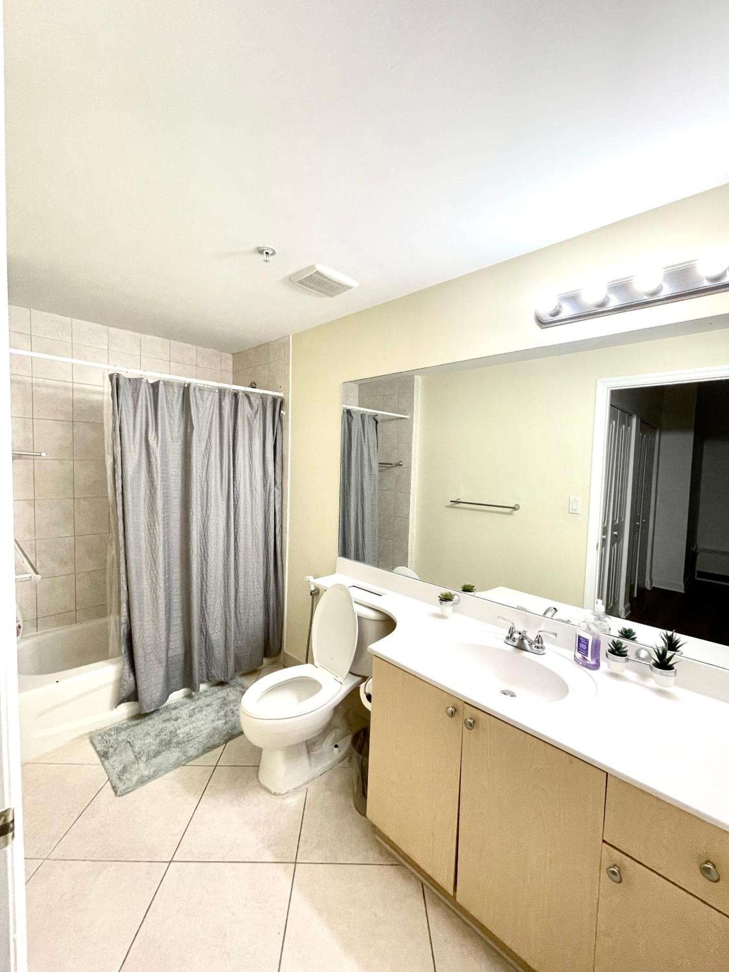 Private Bedroom In Miami - Coral Gables 601 Exterior photo
